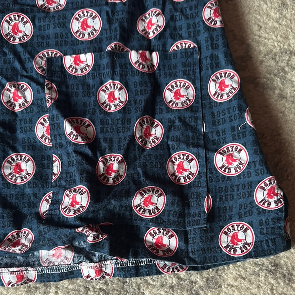 Red Sox scrub top - Picture 2 of 8